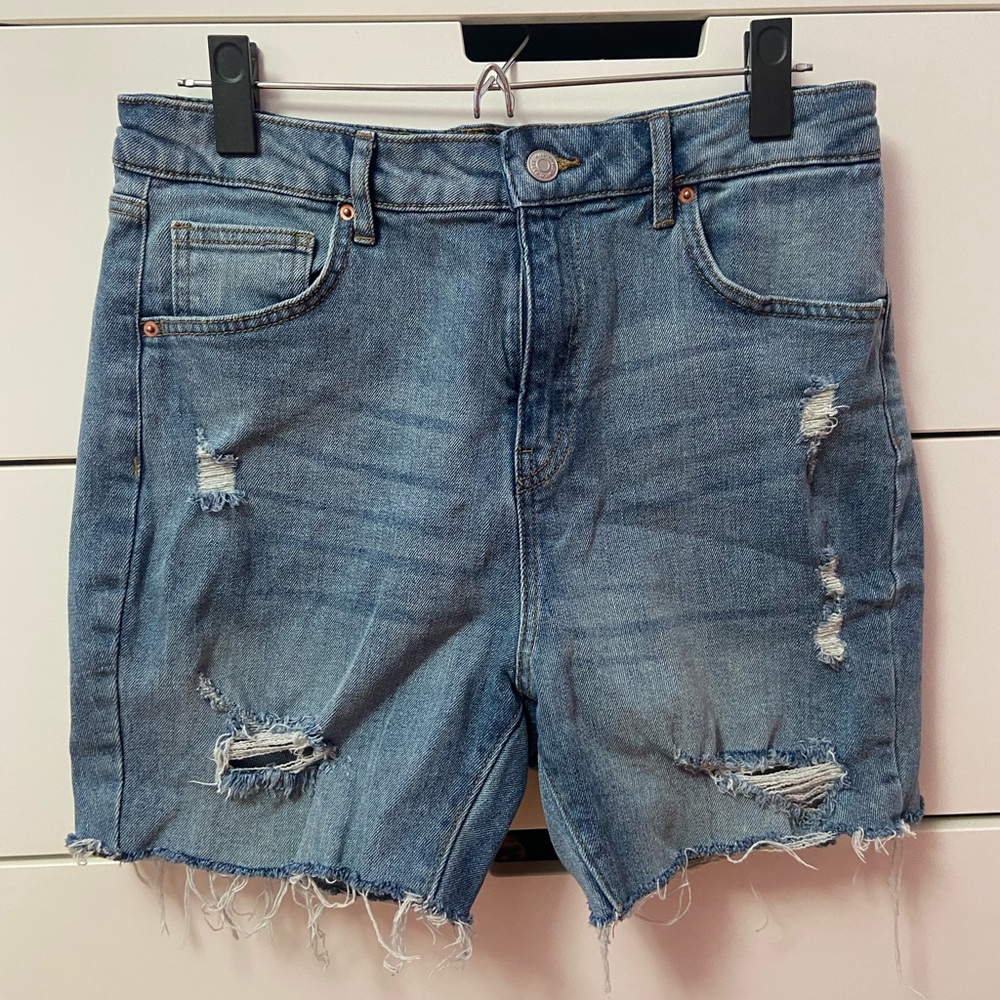 High waisted ripped jean shorts